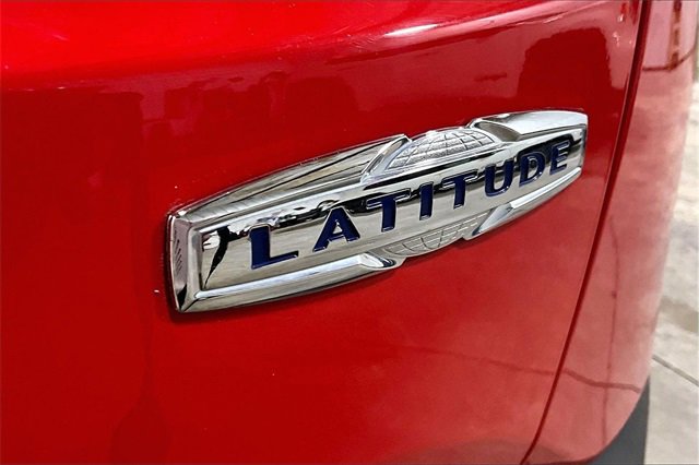 Used 2017 Jeep Renegade Latitude w/ Popular Equipment Group image 25