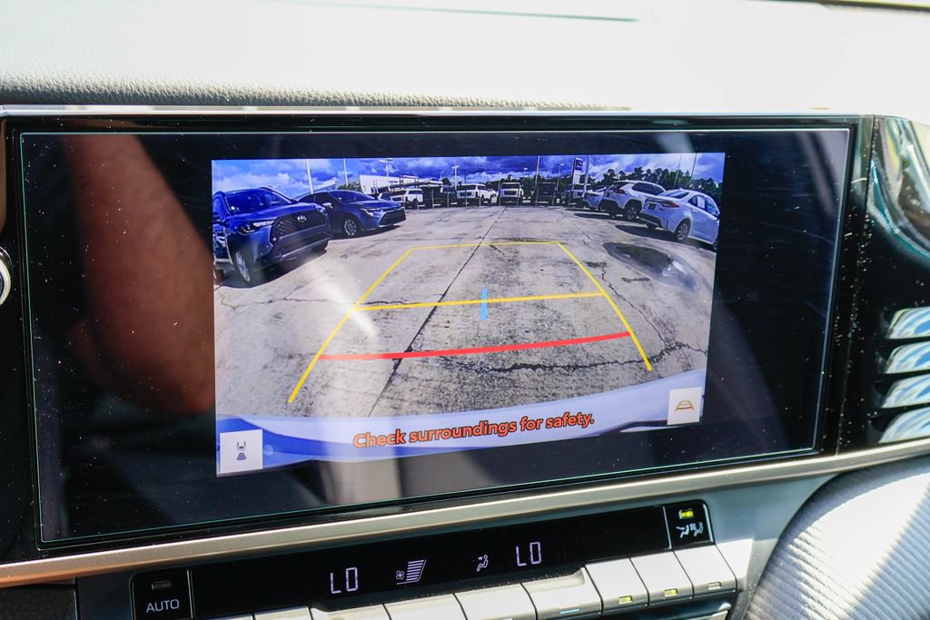 Used 2025 Toyota Camry SE w/ Multimedia Upgrade Package FWD image 5