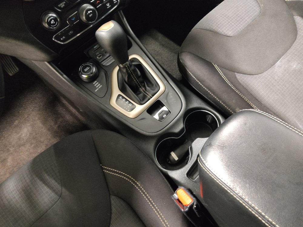 Used 2015 Jeep Cherokee Latitude w/ Cold Weather Group image 26