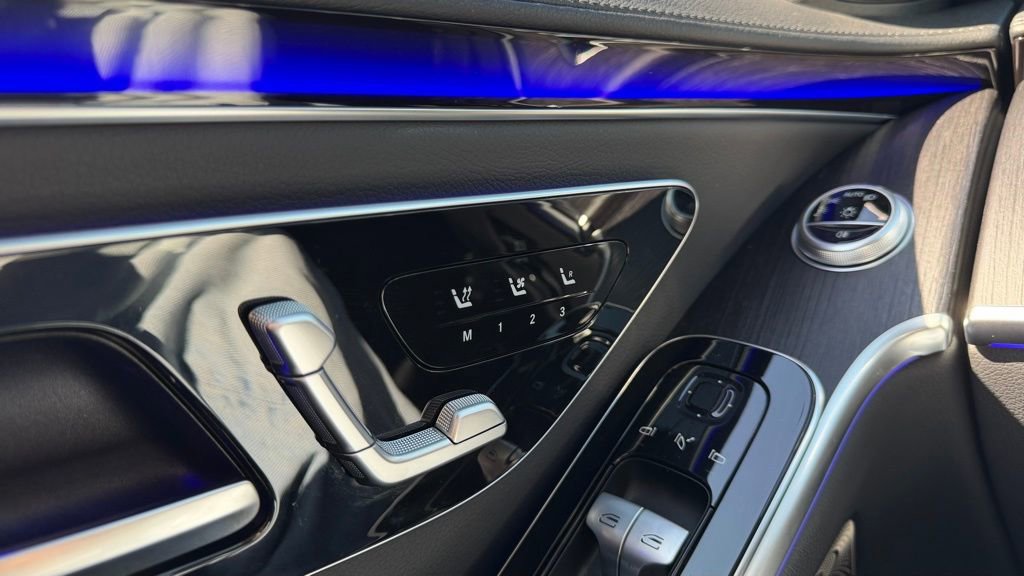 Used 2022 Mercedes-Benz S 580 4MATIC Sedan w/ AMG Line Package image 17