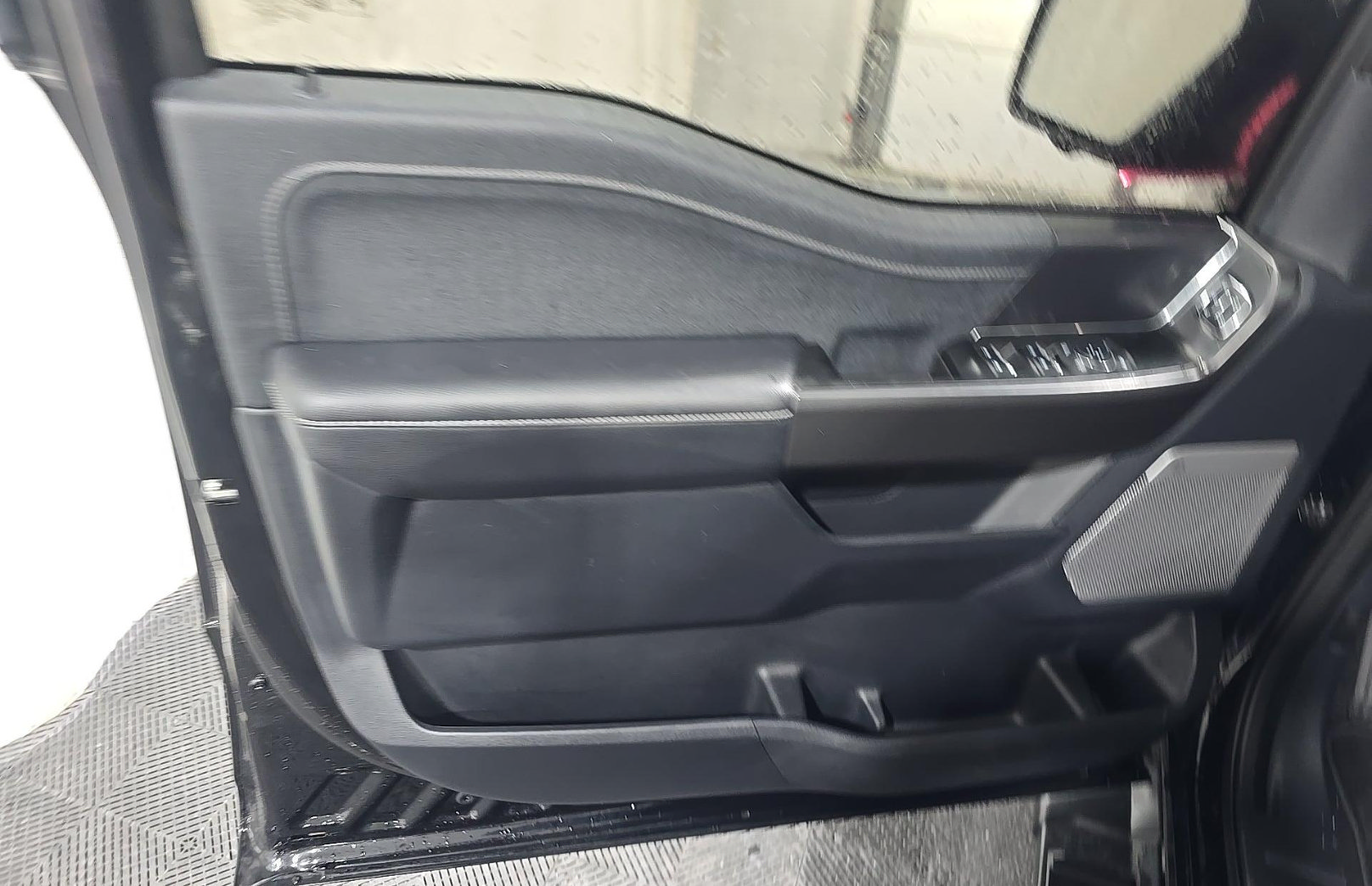 Used 2025 Ford F150 Lariat w/ Bed Utility Package AWD/4WD image 9