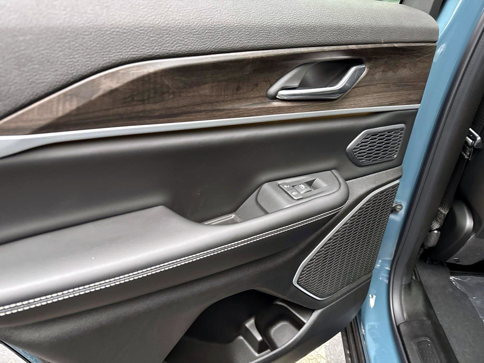 New 2026 Jeep Grand Cherokee Limited AWD/4WD image 7