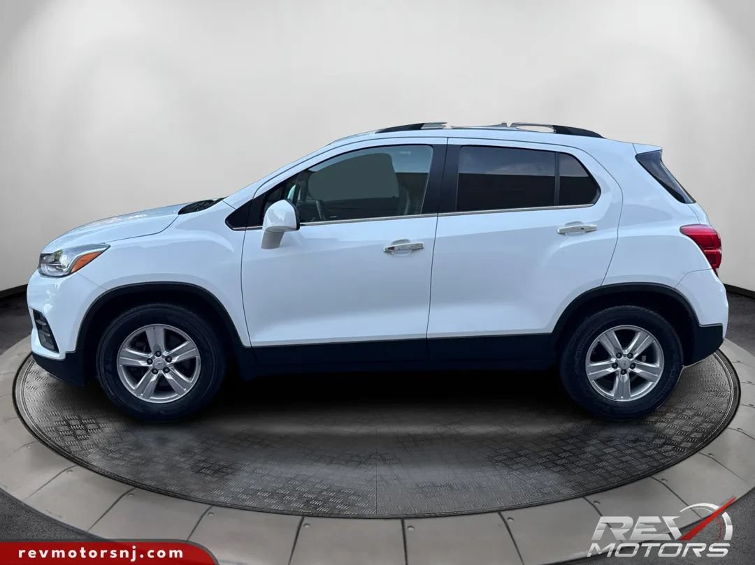 Used 2019 Chevrolet Trax LT w/ LT Convenience Package FWD image 2