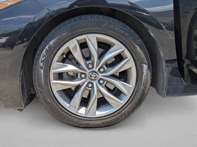 Used 2022 Toyota Avalon XLE w/ Moonroof Package FWD image 29