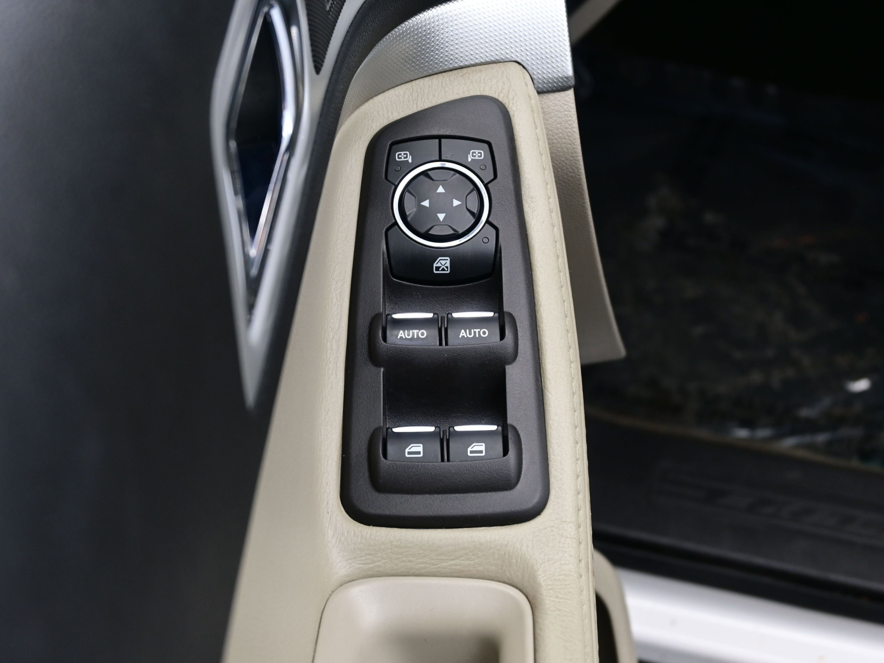 Used 2015 Ford Explorer XLT w/ Equipment Group 202B image 9