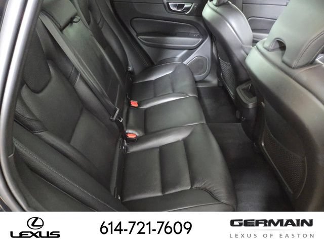 Used 2022 Volvo XC60 B5 Momentum AWD/4WD image 22