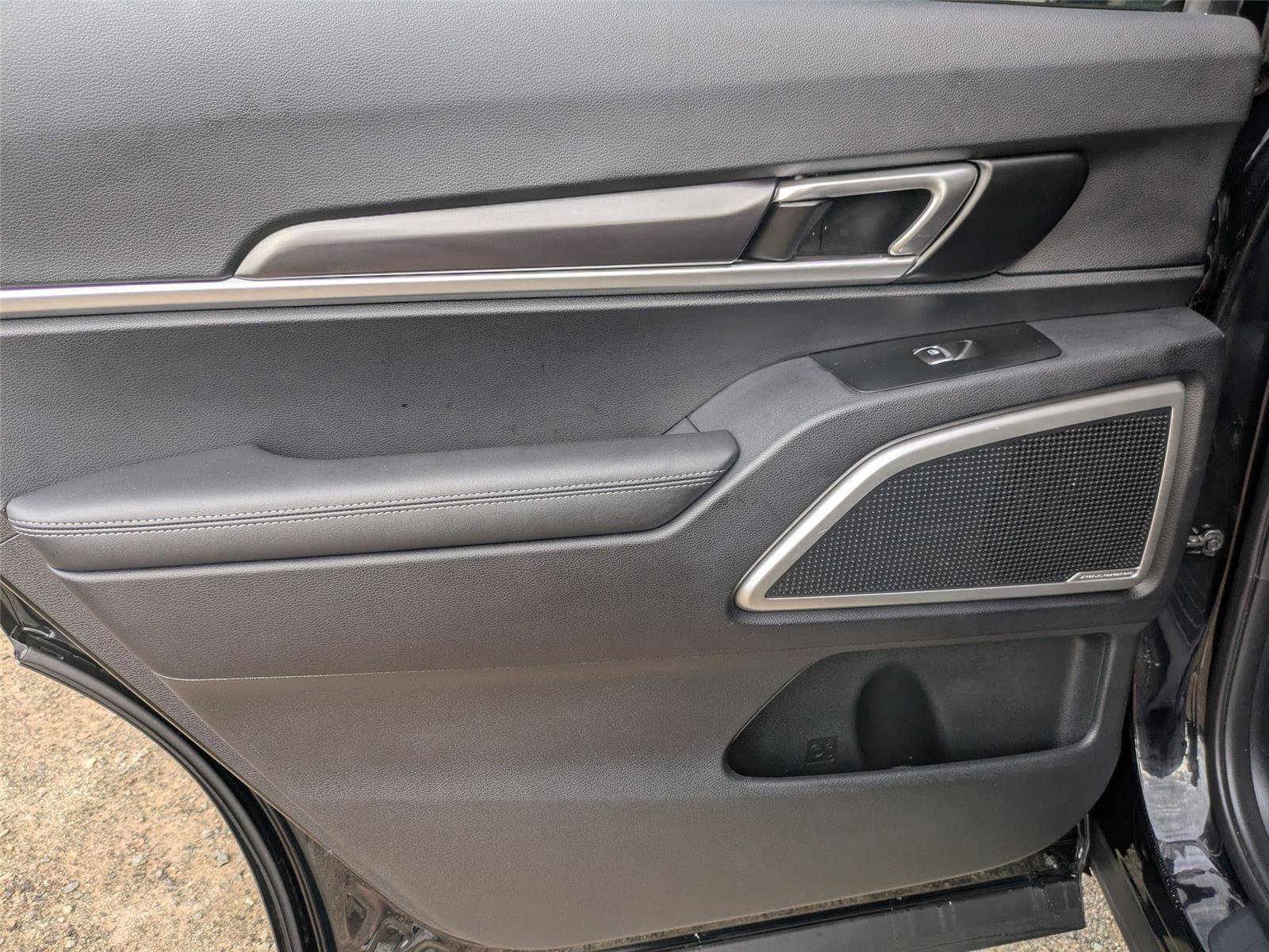 Used 2023 Kia Telluride LX image 29
