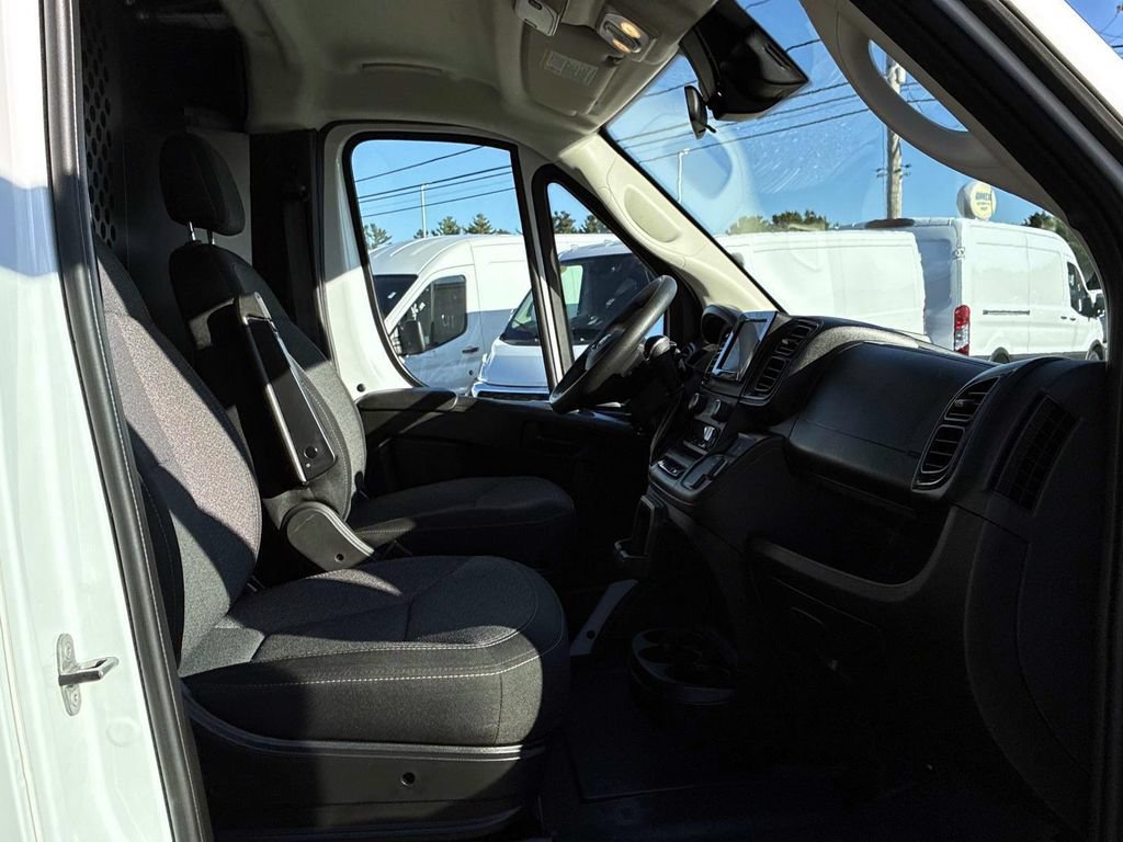 Used 2025 RAM ProMaster 2500 w/ U-Haul Equipment Group FWD image 9