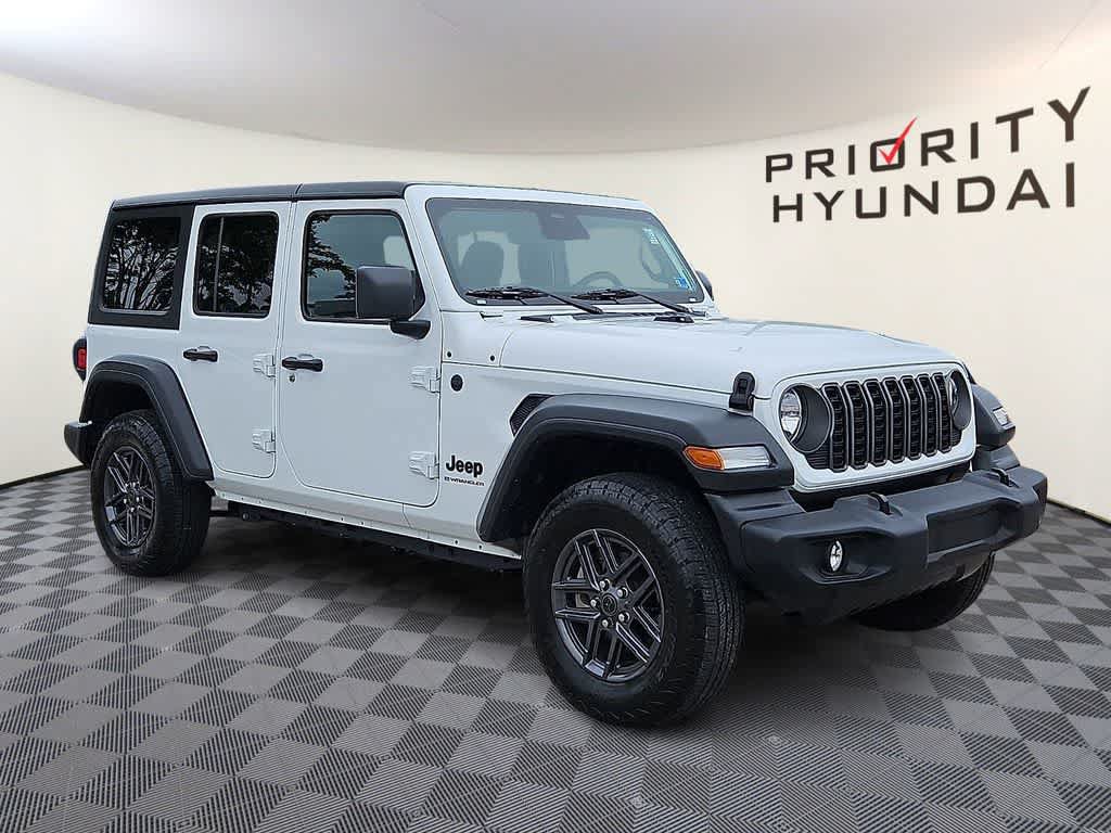 Used 2025 Jeep Wrangler Unlimited Sport AWD/4WD image 3