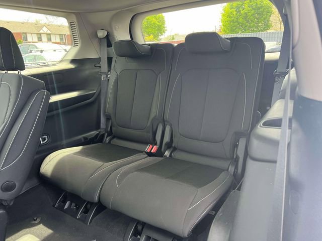 Used 2023 Jeep Grand Cherokee L Laredo RWD image 23