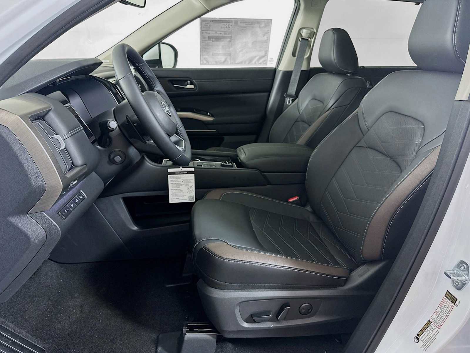 New 2025 Nissan Pathfinder Platinum w/ Cargo Package image 4