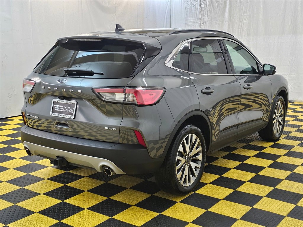 Used 2022 Ford Escape Titanium w/ Class II Trailer Tow Package image 3