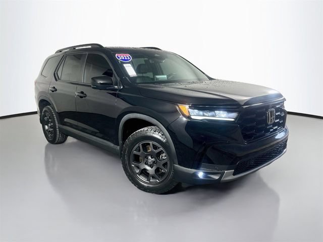 Used 2023 Honda Pilot TrailSport image 2