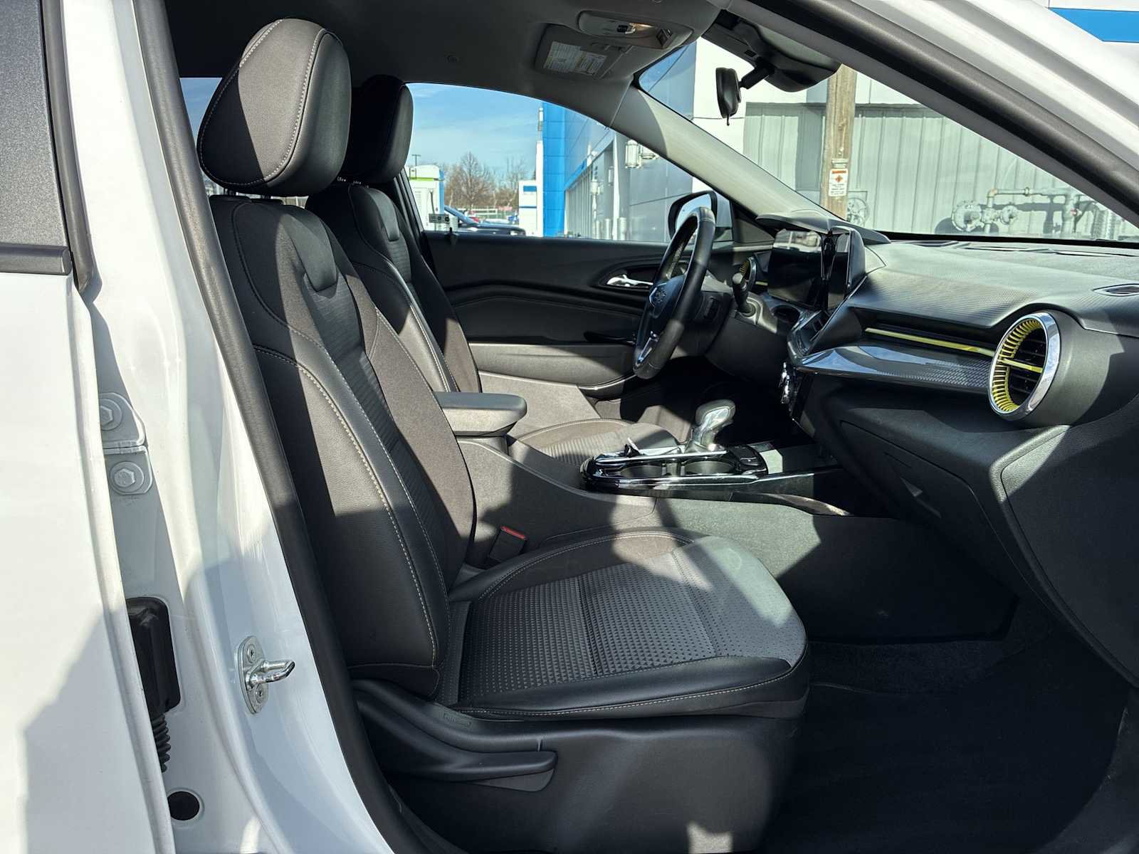 Certified 2024 Chevrolet Trax LT w/ Driver Confidence Package image 27