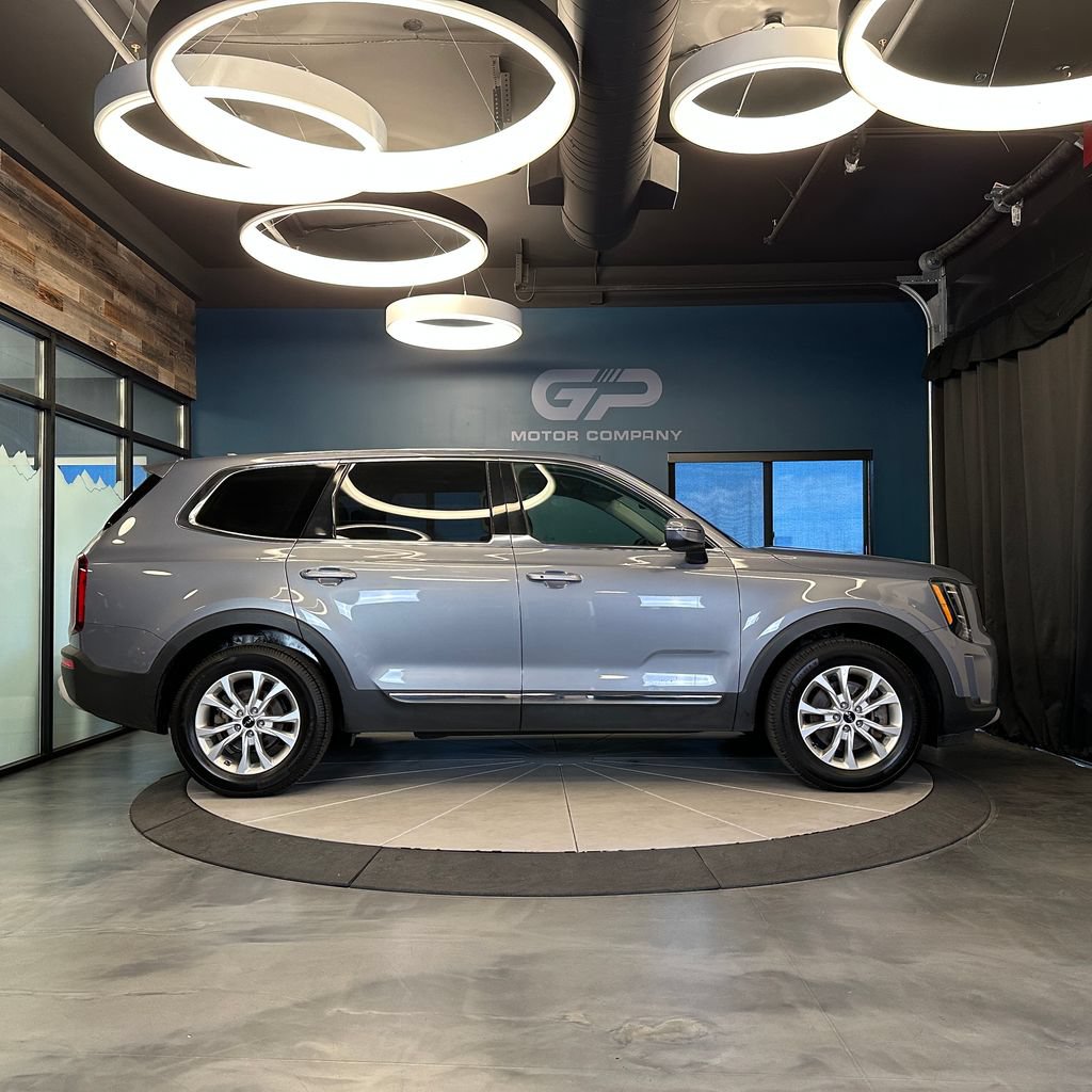Used 2022 Kia Telluride LX AWD/4WD image 2