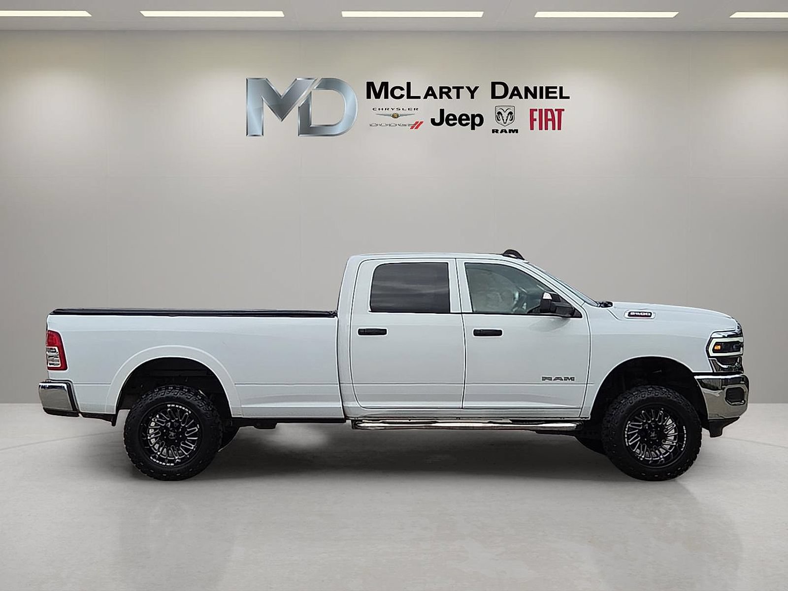 Used 2022 RAM 2500 Tradesman w/ Chrome Appearance Group AWD/4WD image 6
