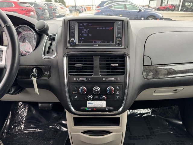 Used 2019 Dodge Grand Caravan SE w/ UConnect Hands-Free Group video 2