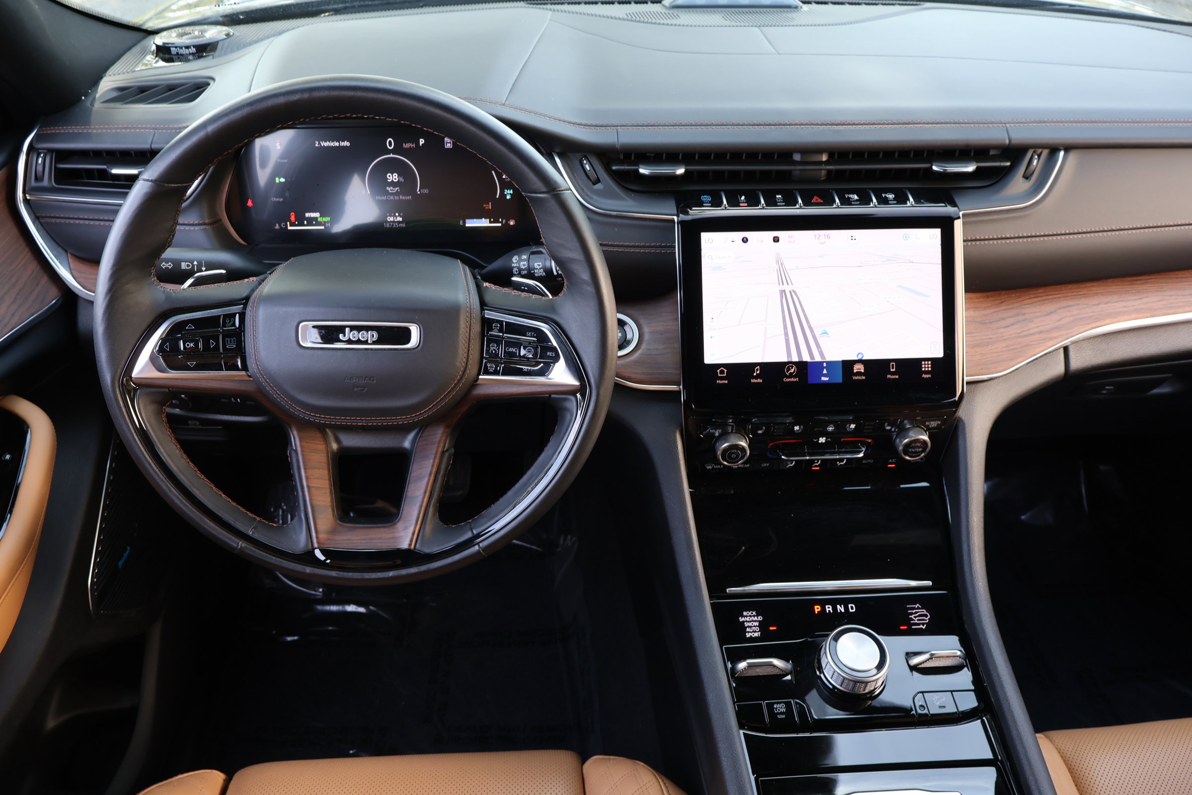 Used 2023 Jeep Grand Cherokee Summit image 16