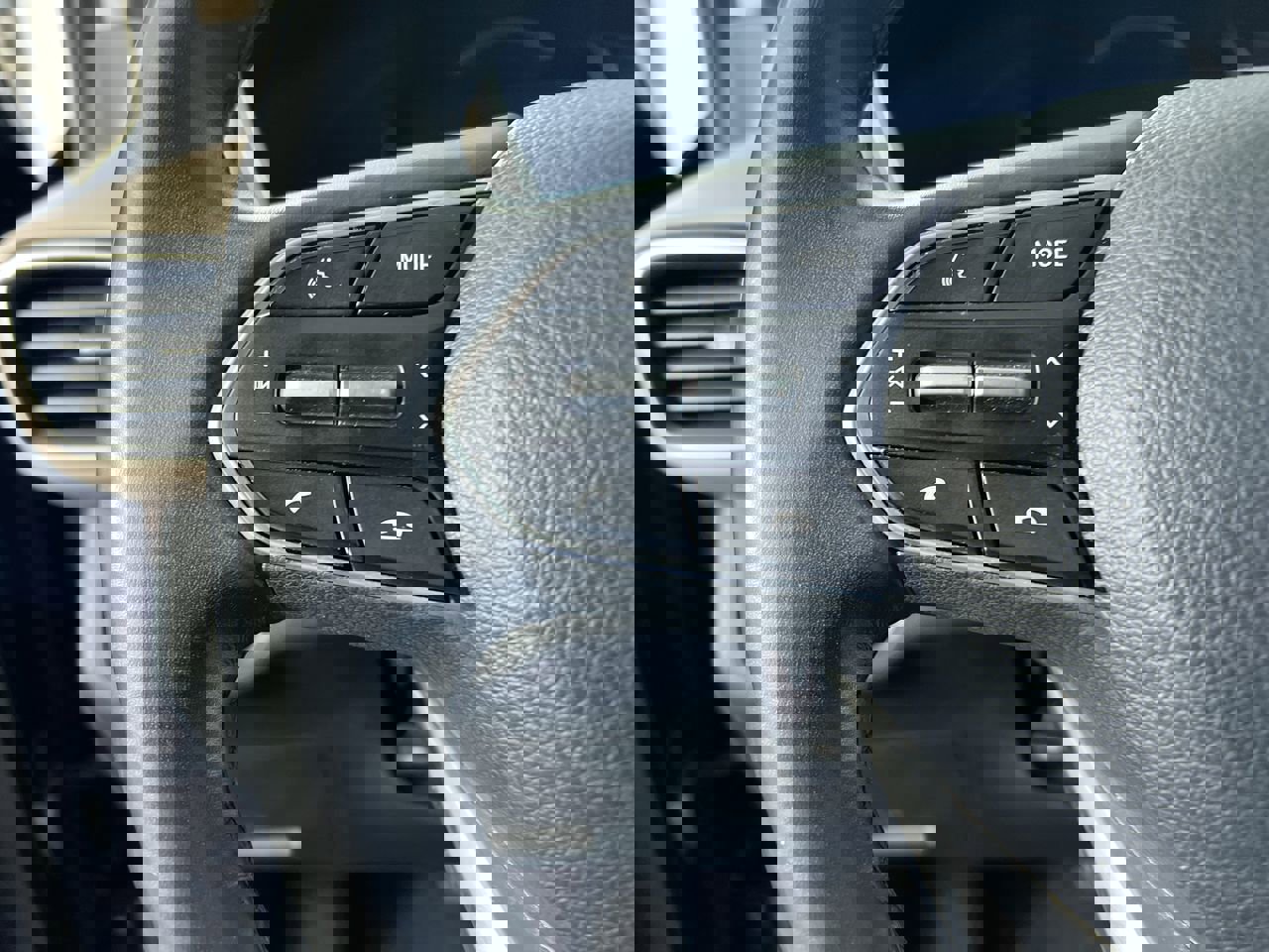 Used 2019 Hyundai Santa Fe FWD image 16