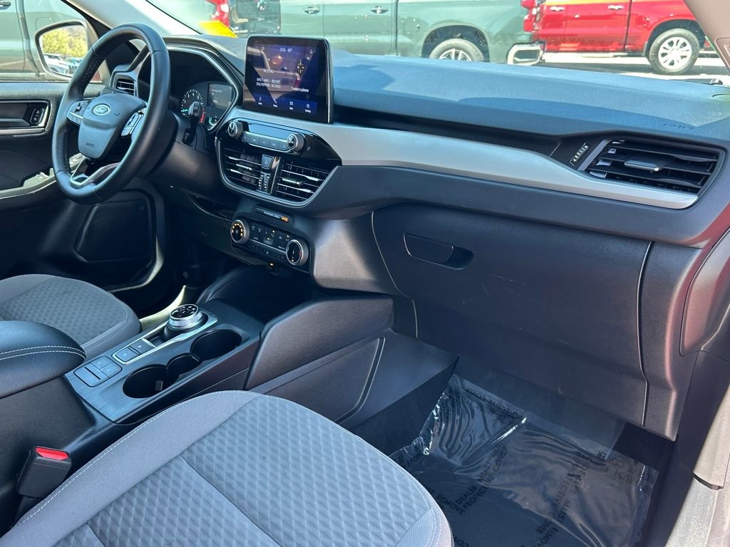 Used 2022 Ford Escape SE w/ SE Sport Appearance Package image 8