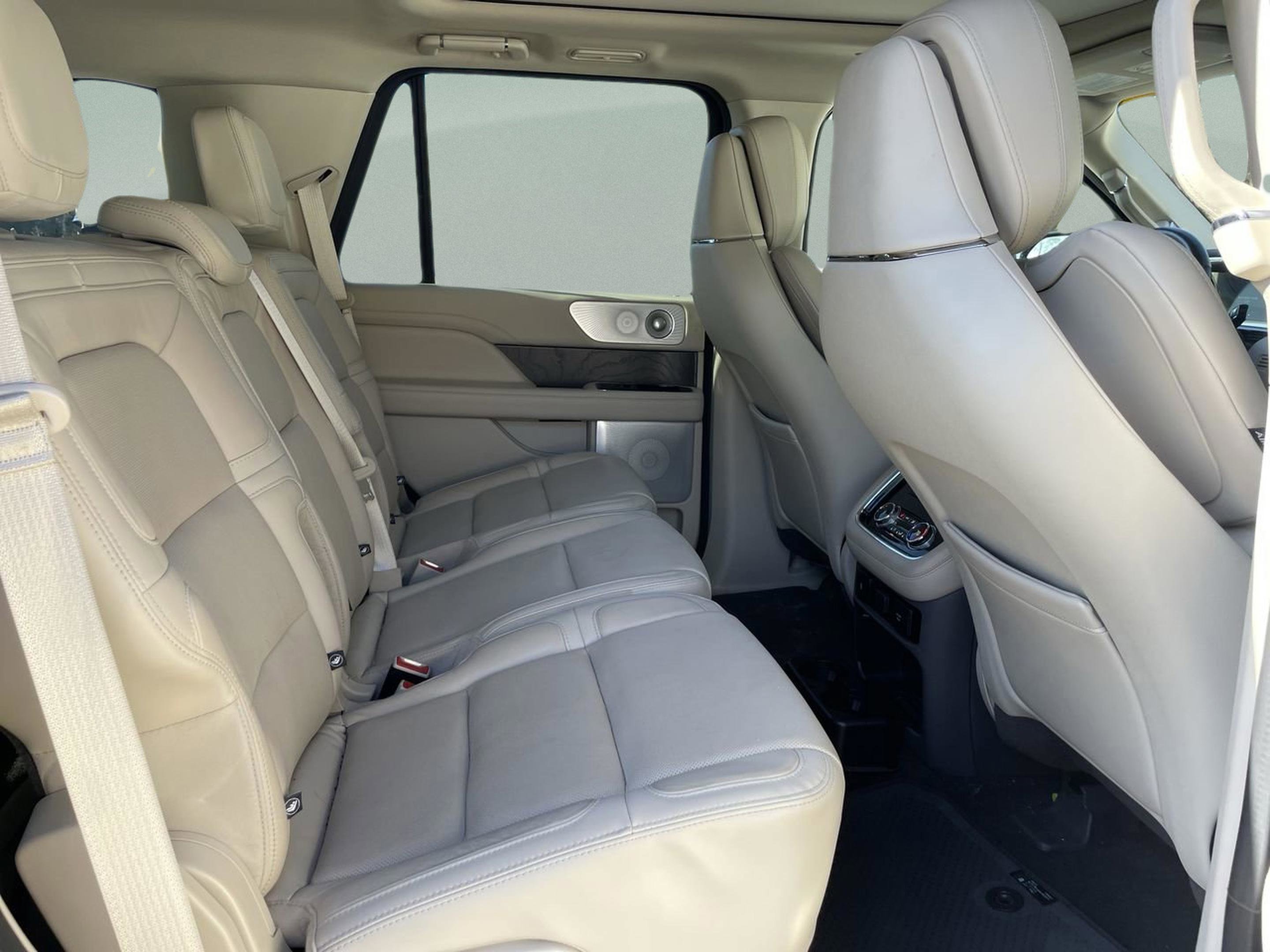 Used 2021 Lincoln Navigator Reserve w/ Luxury Package image 14