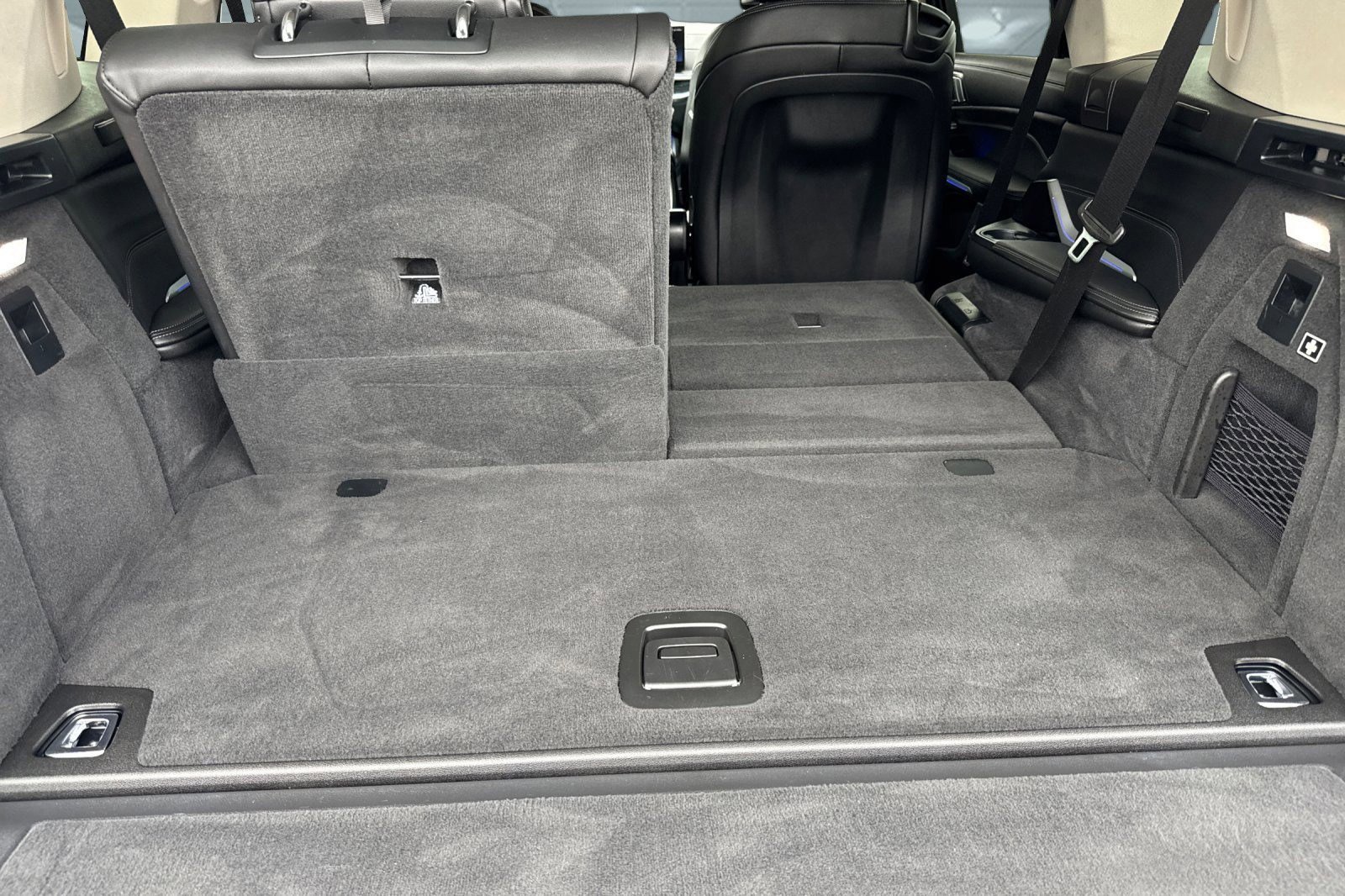 Used 2023 BMW X7 xDrive40i w/ Premium Package image 33