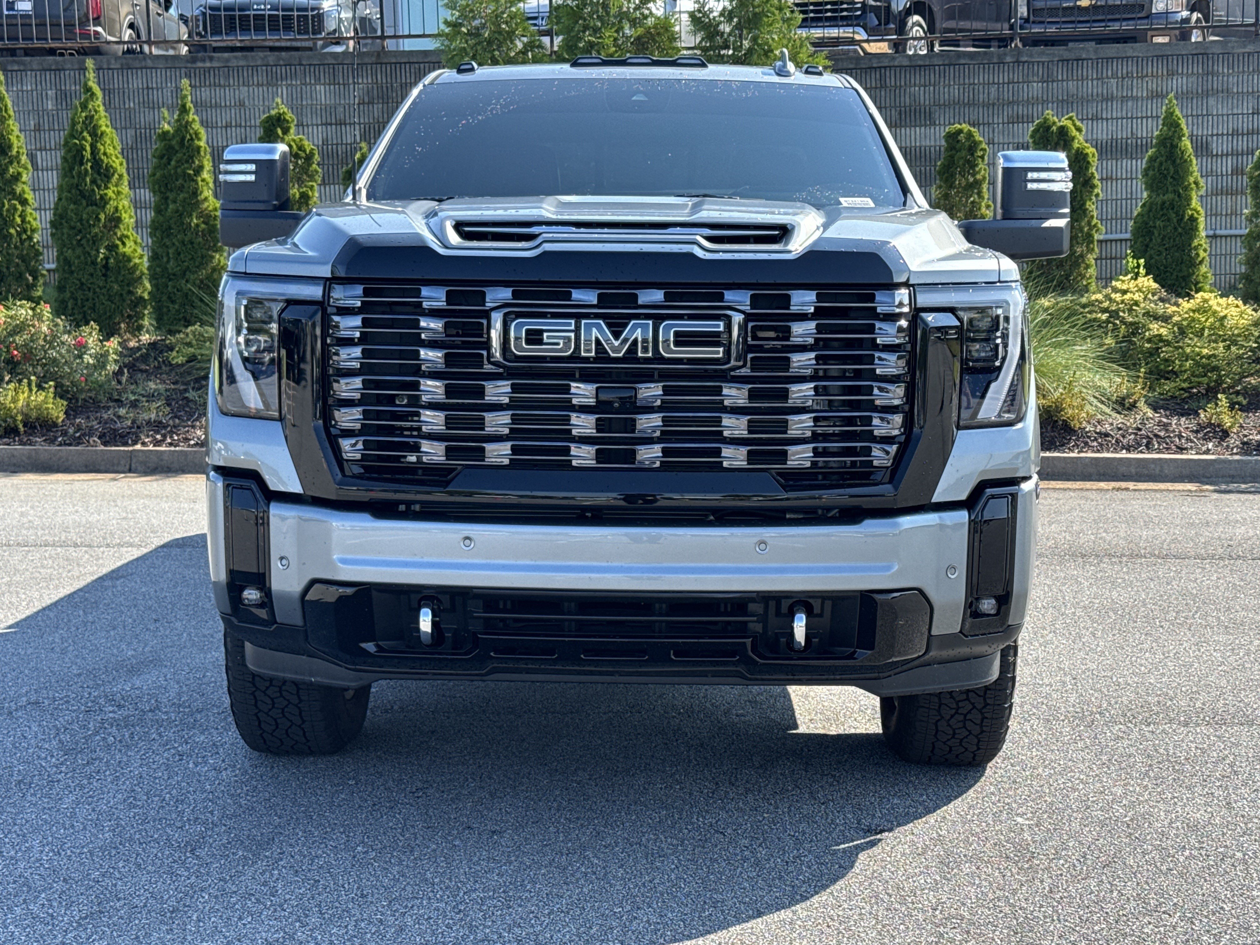 Used 2026 GMC Sierra 3500 Denali Ultimate AWD/4WD image 3