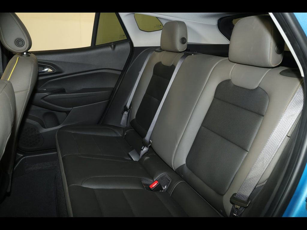 Used 2025 Chevrolet Trax ACTIV w/ Driver Confidence Package image 27