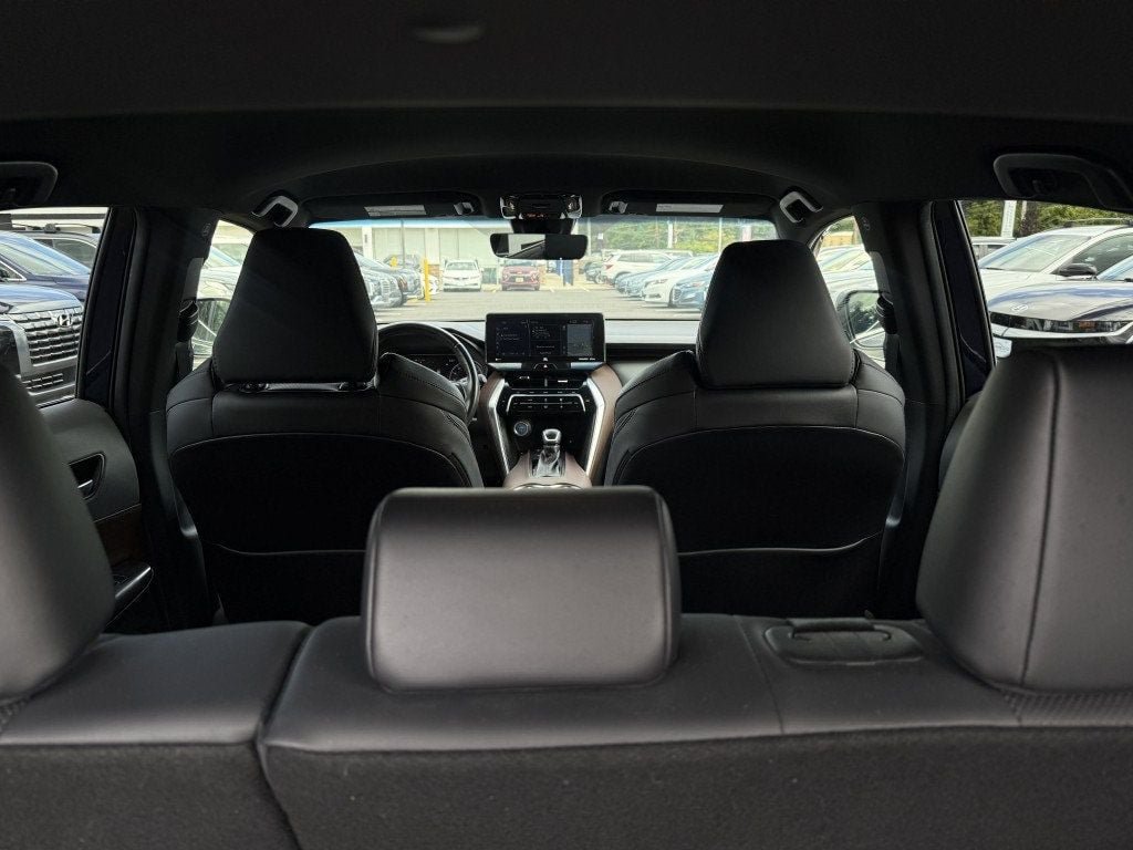Used 2021 Toyota Venza XLE w/ Softex Package AWD/4WD image 9