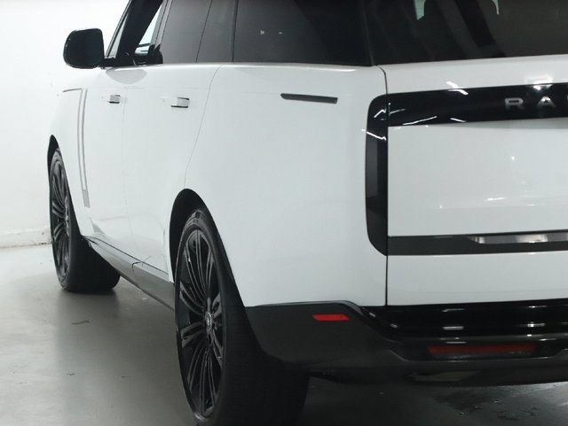 Used 2025 Land Rover Range Rover SE AWD/4WD image 6