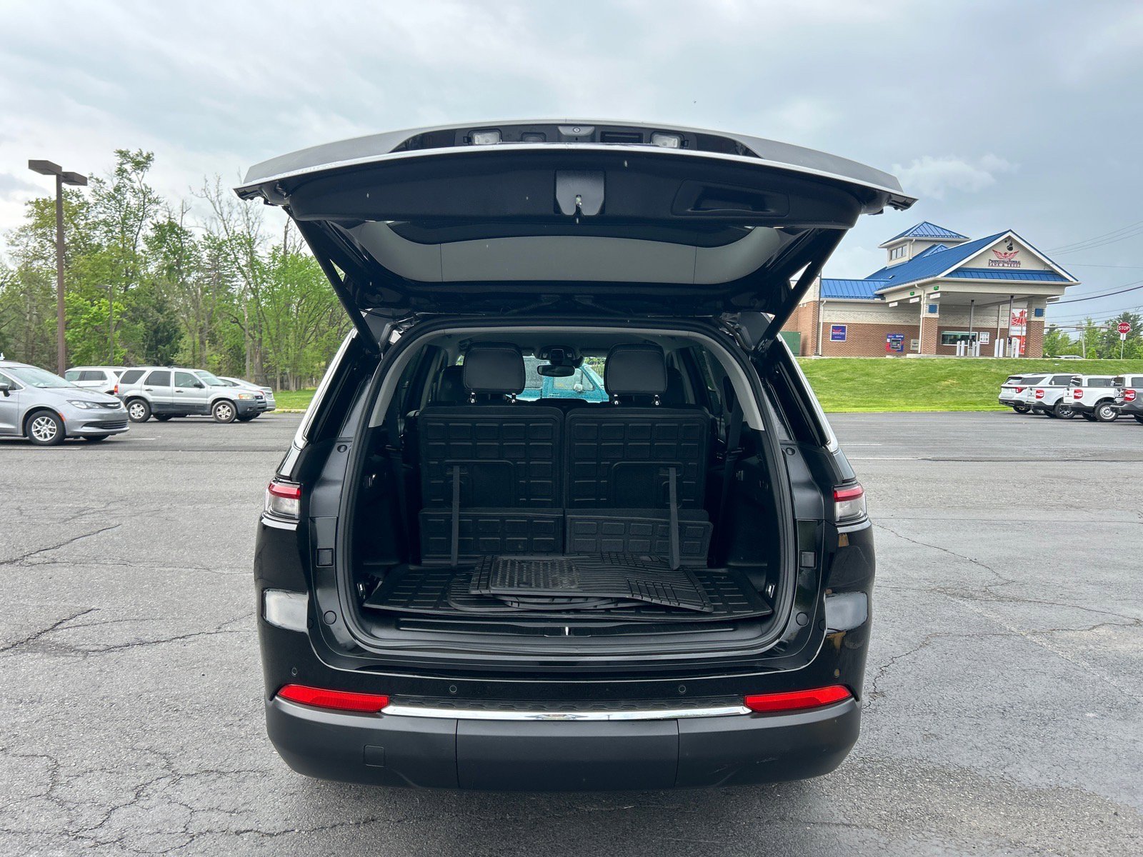 Used 2022 Jeep Grand Cherokee L Limited AWD/4WD image 13