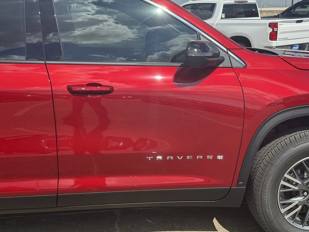 New 2026 Chevrolet Traverse LT image 8