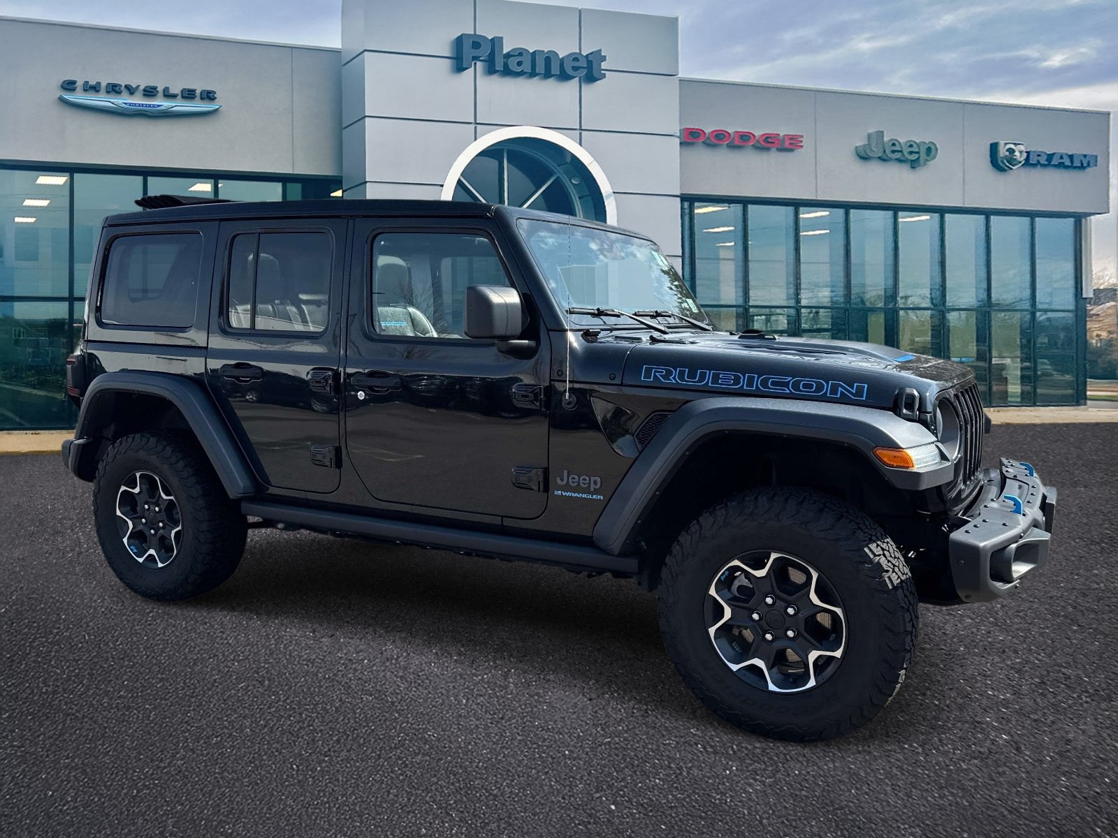 Used 2023 Jeep Wrangler Unlimited Rubicon 4xe w/ Steel Bumper Group AWD/4WD video 1
