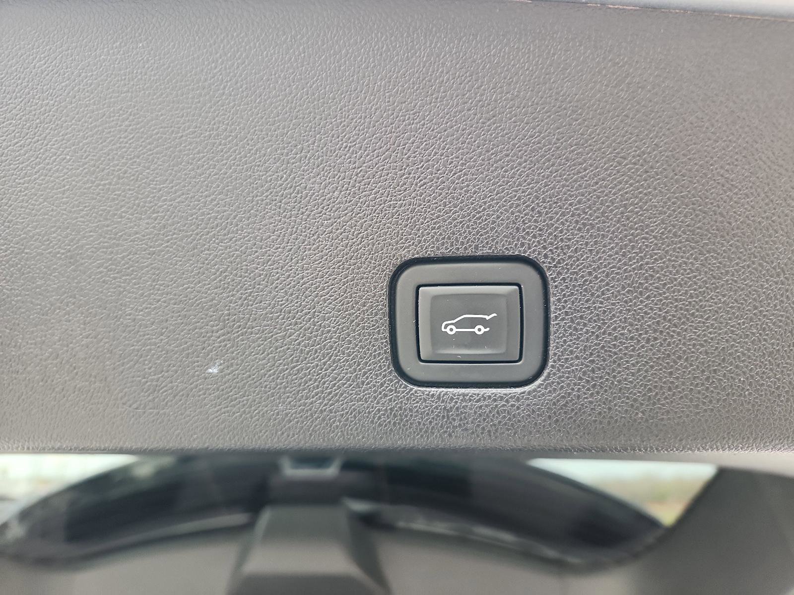 Used 2023 Cadillac XT6 Premium Luxury w/ Technology Package image 12