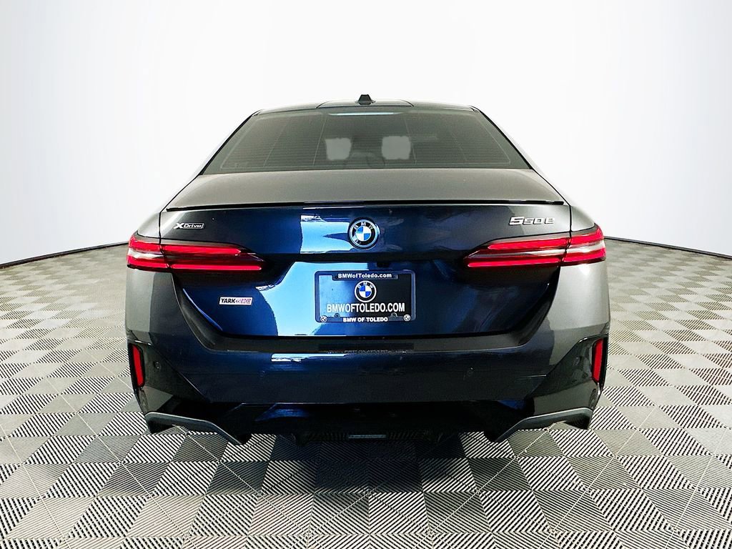Used 2026 BMW 550e xDrive w/ Premium Package image 8