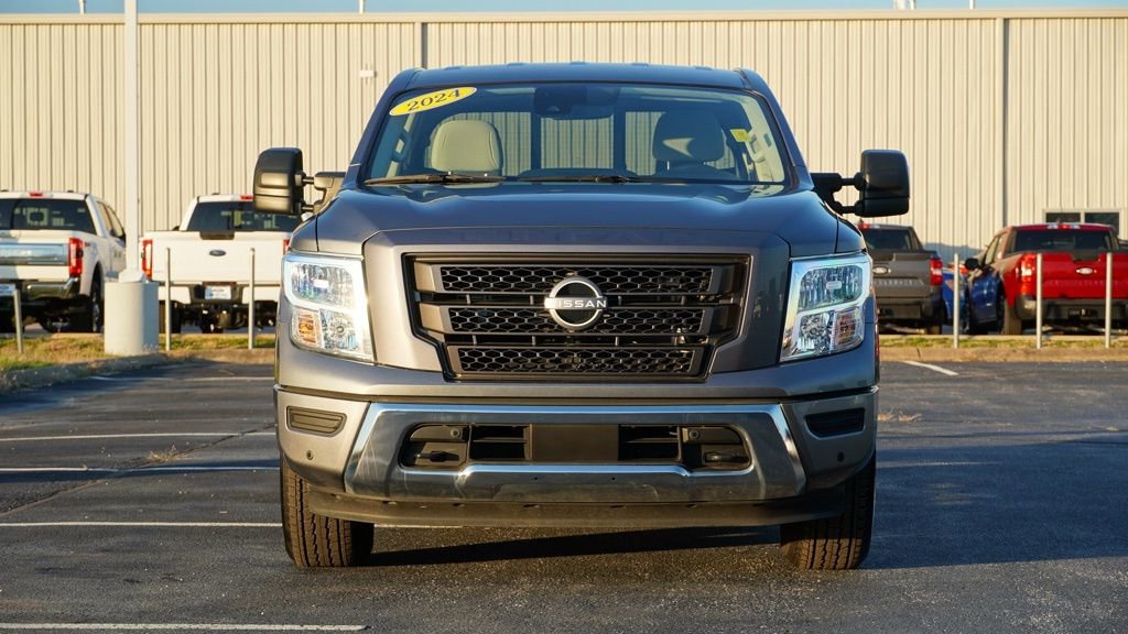 Used 2024 Nissan Titan SV w/ SV Convenience Package image 10