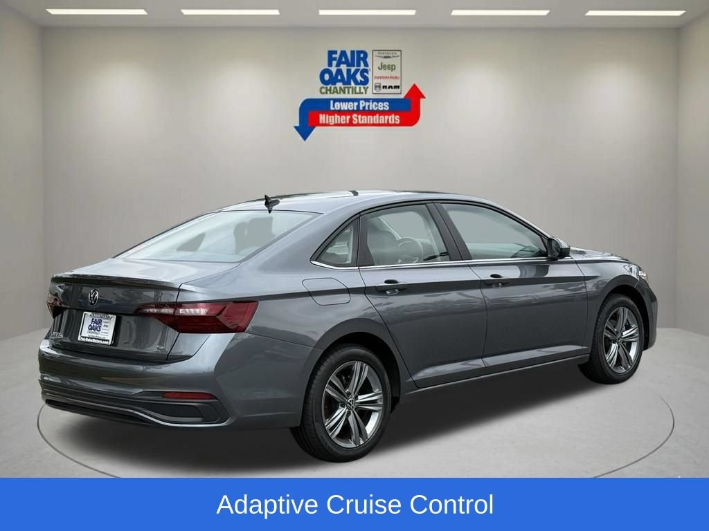 Used 2024 Volkswagen Jetta SE FWD image 6