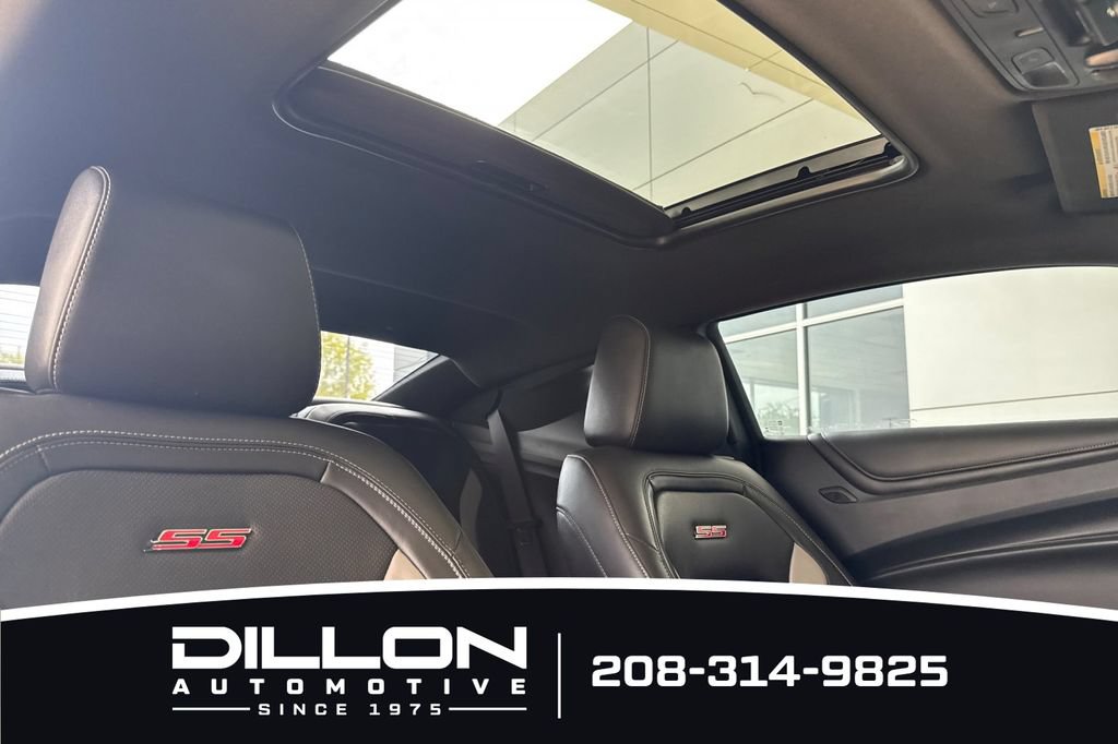 Used 2018 Chevrolet Camaro SS RWD image 18