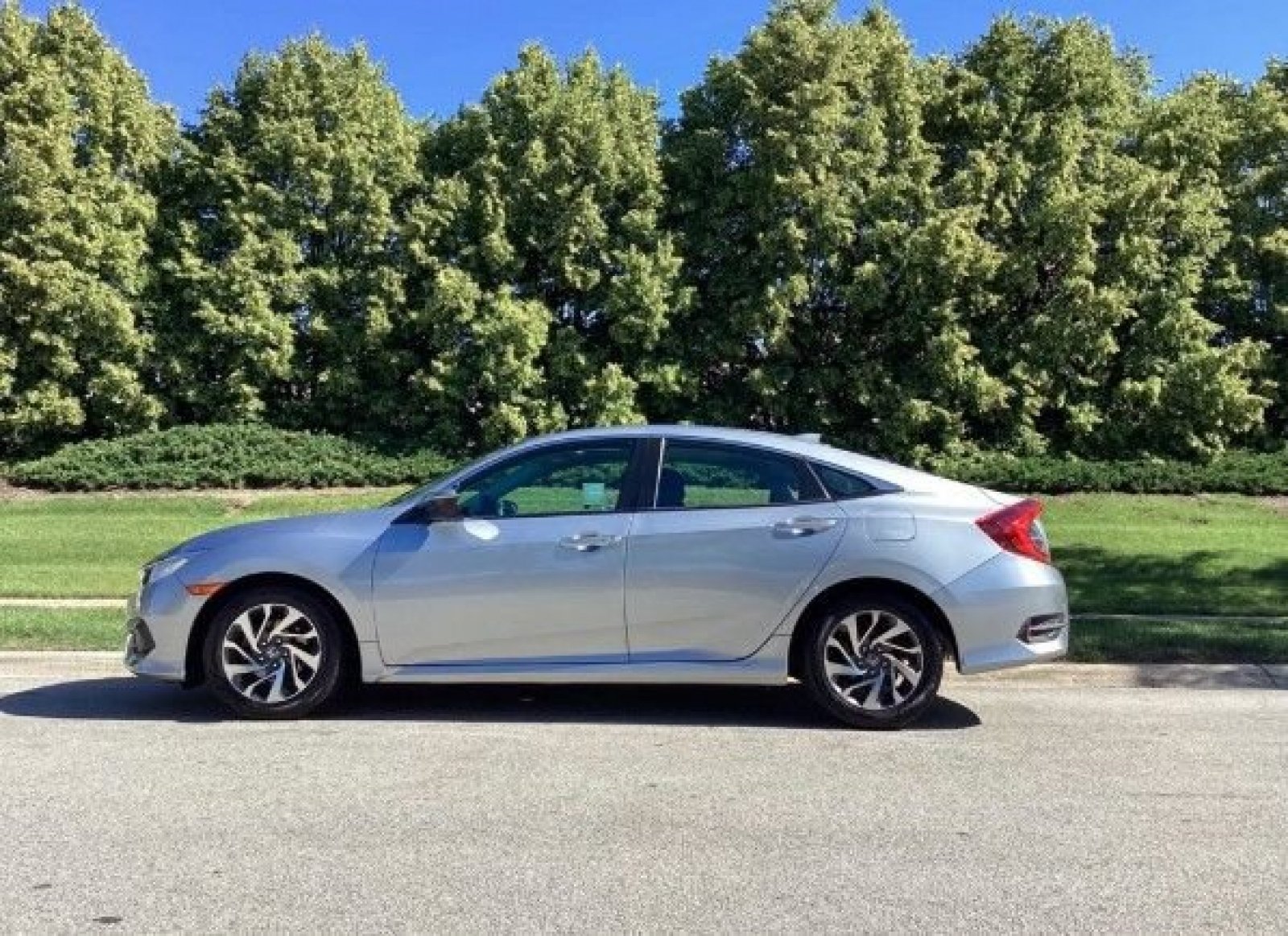 Used 2017 Honda Civic EX image 2