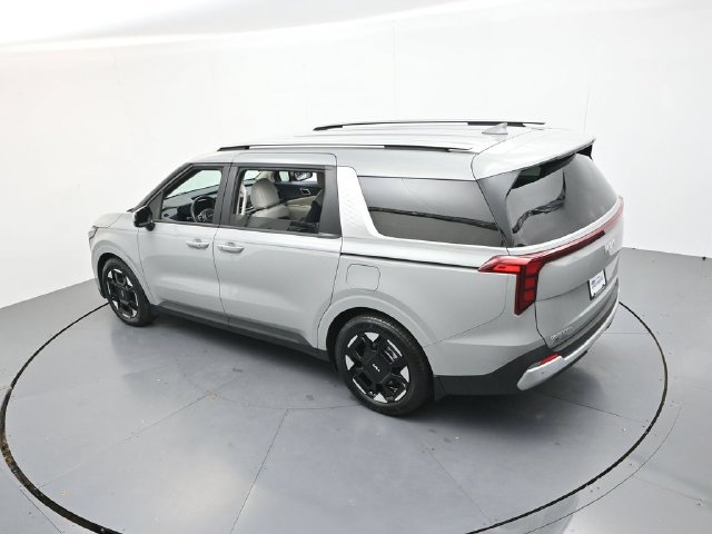 Used 2025 Kia Carnival EX FWD image 46