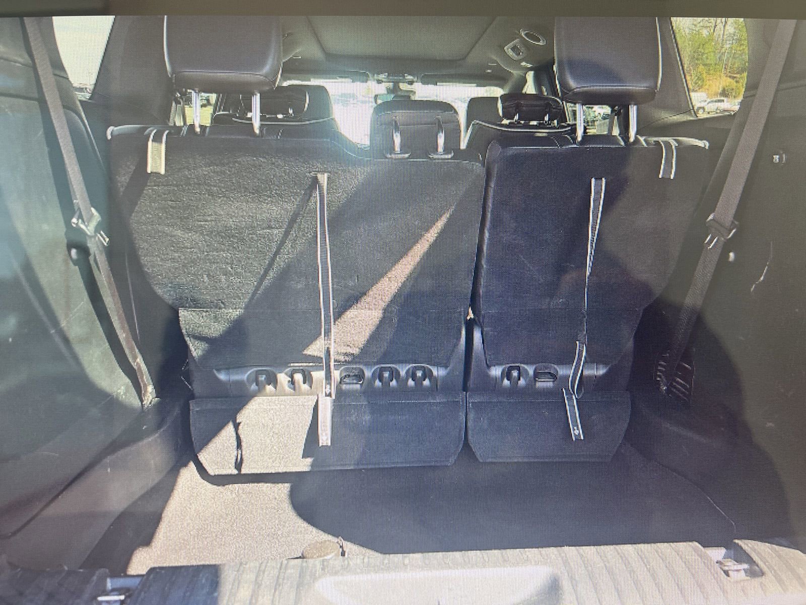 Used 2025 Chrysler Pacifica Limited image 6