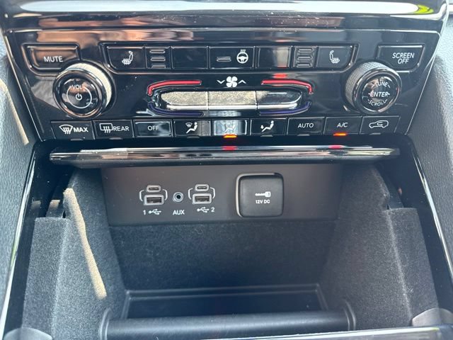 Used 2023 Jeep Grand Cherokee Limited w/ Black Appearance Package AWD/4WD image 43