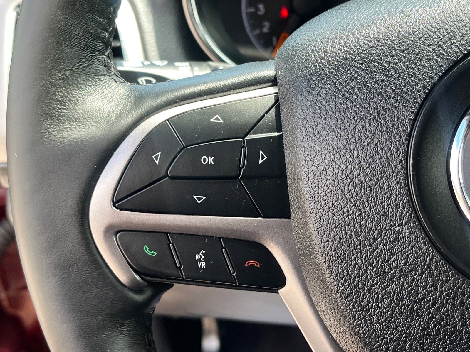 Used 2018 Jeep Grand Cherokee Altitude AWD/4WD image 17