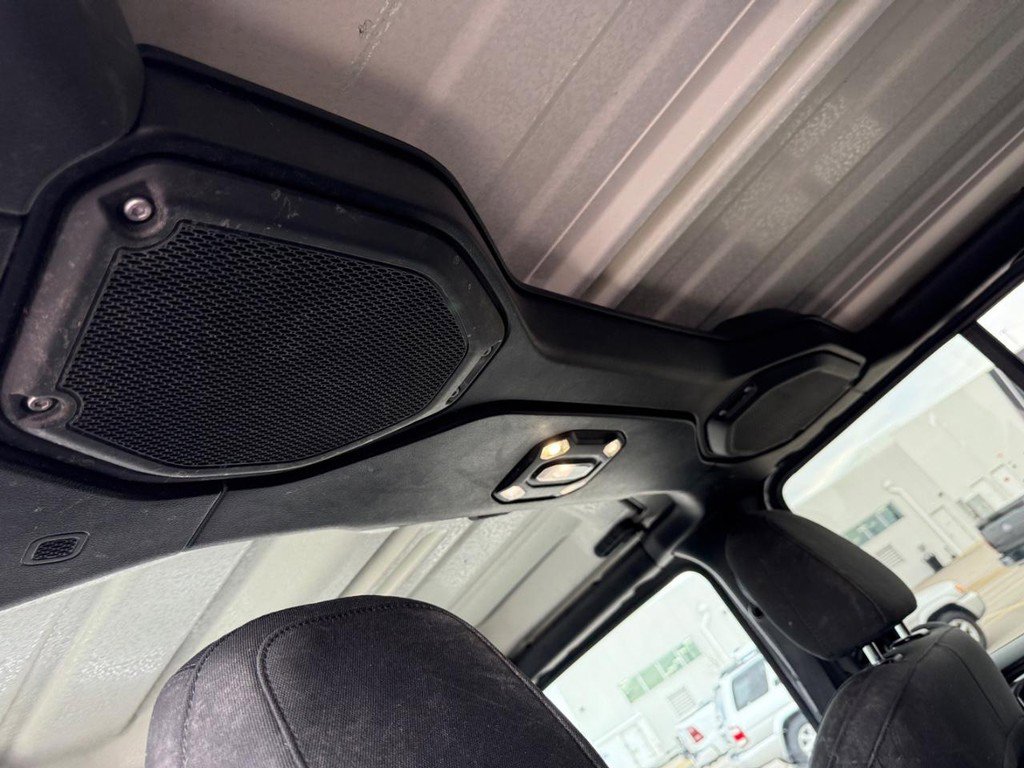 Used 2021 Jeep Gladiator Sport image 11