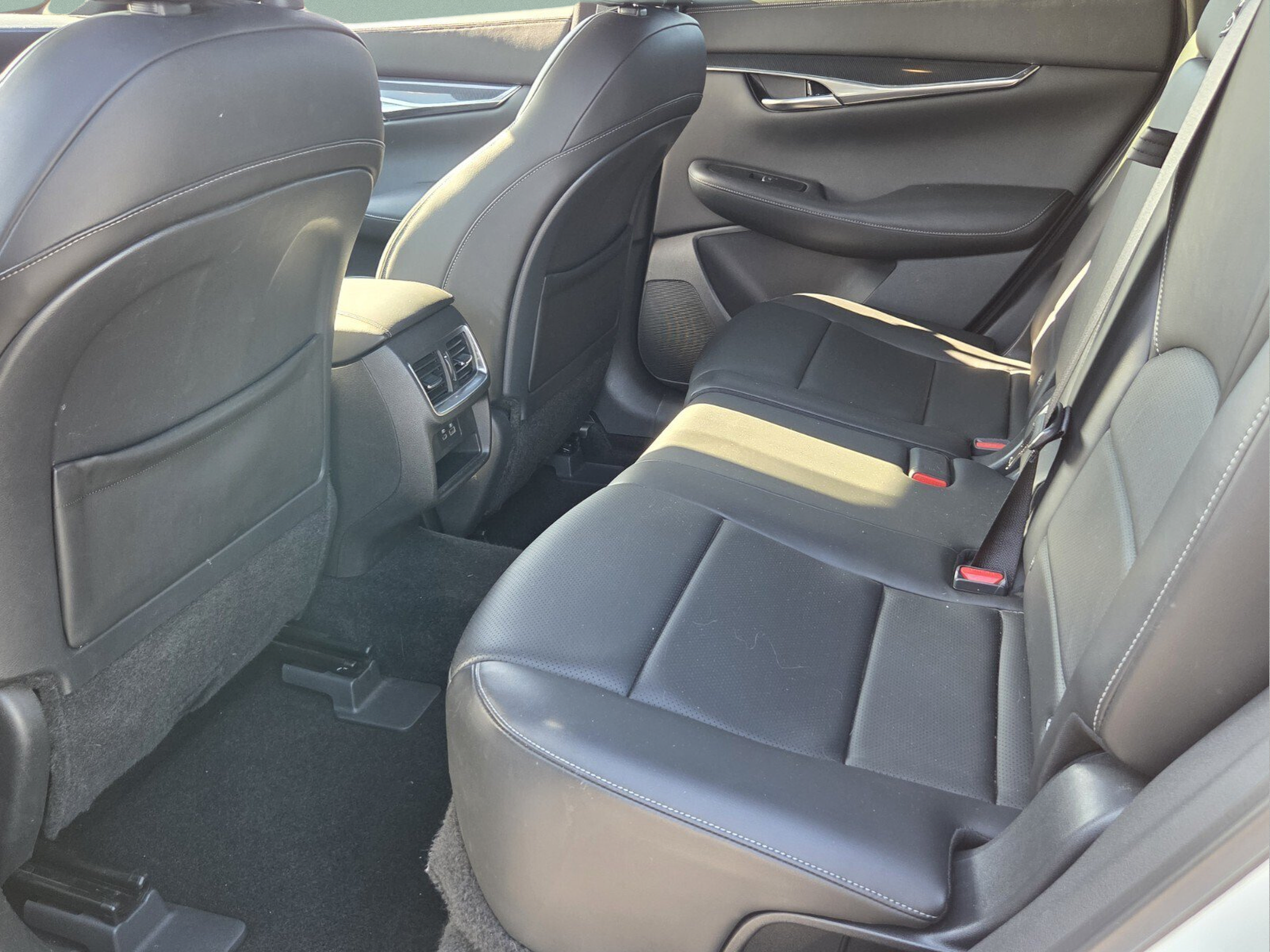 Used 2023 INFINITI QX50 Sport FWD image 9