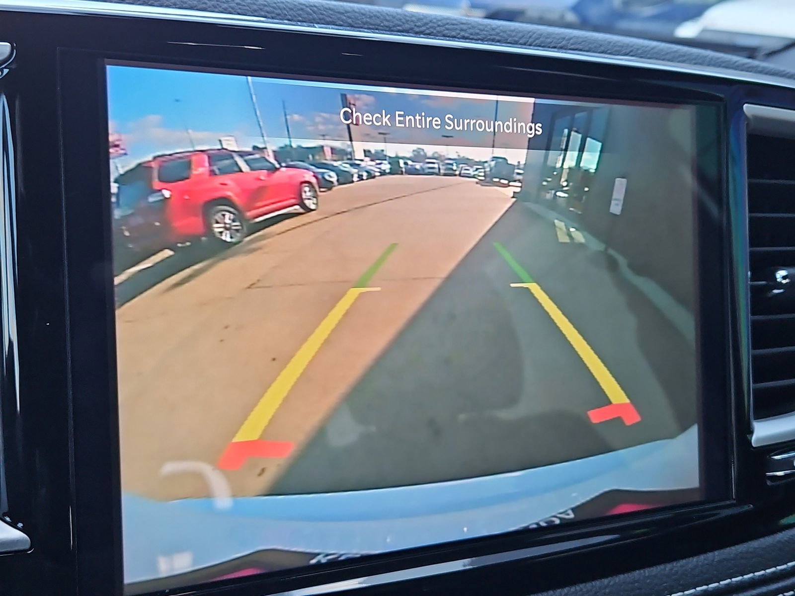 Used 2024 Chrysler Pacifica Touring image 25