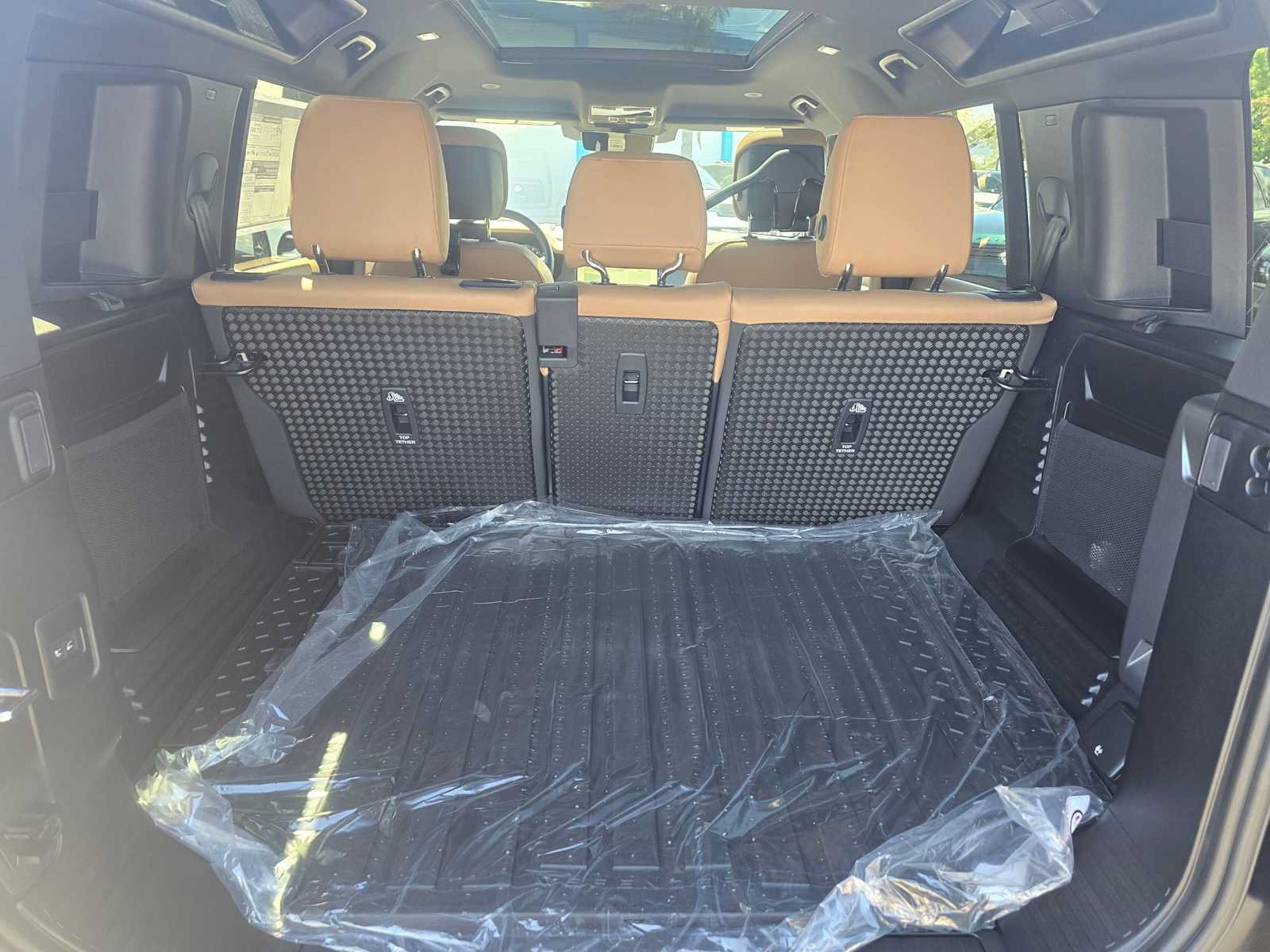 New 2026 Land Rover Defender 110 X-Dynamic SE AWD/4WD image 14