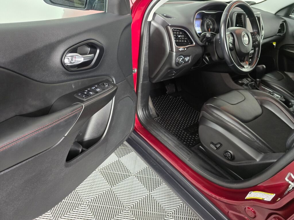 Used 2021 Jeep Cherokee Trailhawk w/ Technology Group image 16