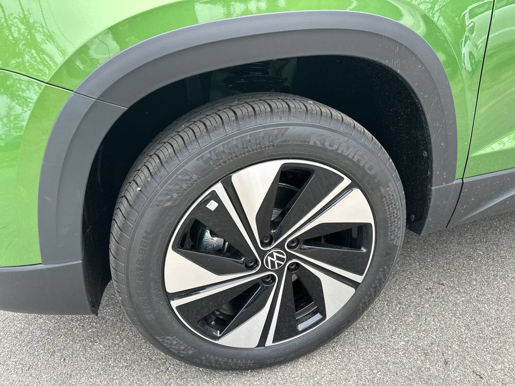New 2026 Volkswagen Taos SE AWD/4WD image 2