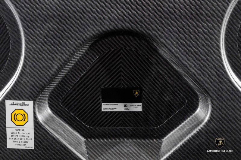 Used 2024 Lamborghini Revuelto image 9